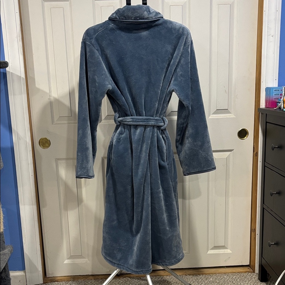 Brookstone Plush Blue Robe - Picture 2 of 7